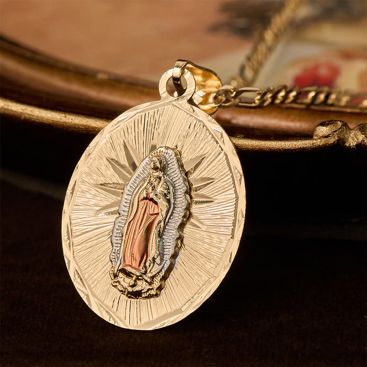 Christianartworkshop Collana con medaglione ovale della Vergine Maria in quattro stili diversi: un simbolo di benedizione celeste. - Nostra Signora C - image 9