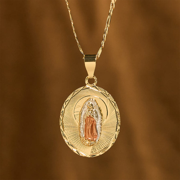 Christianartworkshop Collana con medaglione ovale della Vergine Maria in quattro stili diversi: un simbolo di benedizione celeste. - image 14