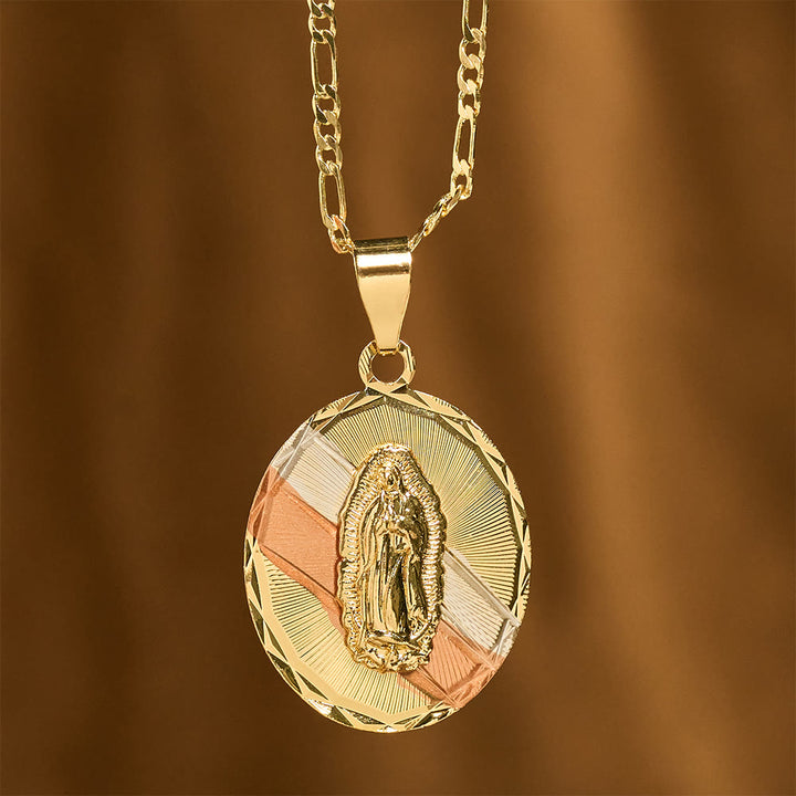 Christianartworkshop Collana con medaglione ovale della Vergine Maria in quattro stili diversi: un simbolo di benedizione celeste. - image 2
