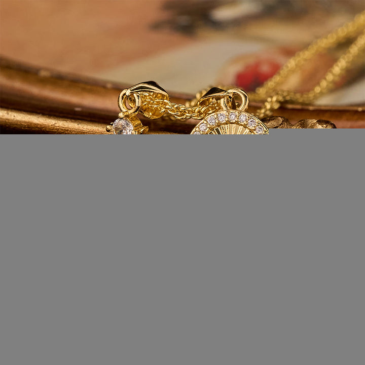 Christianartworkshop Set di collana con la Madonna e la croce alata, riccamente decorata: emblema di protezione spirituale. - Croce Vergine Maria - image 4
