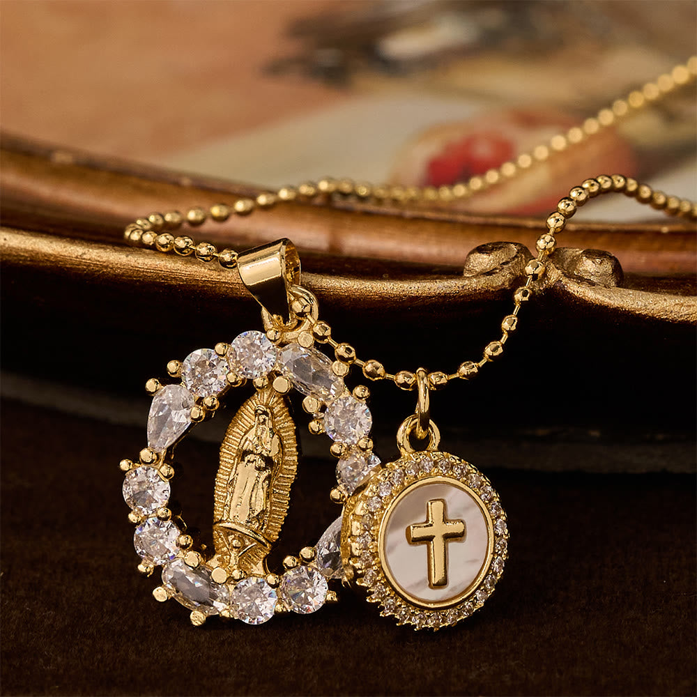 Christianartworkshop Set di ciondoli classici con la Madonna e la Croce in zirconi cubici: emblema di devozione incrollabile. - Vergine Maria e Croce - image 0