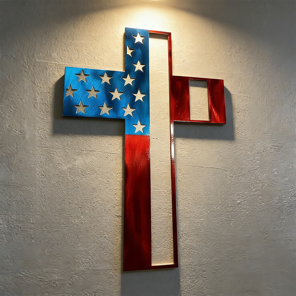 Christianartworkshop Decorazione murale in metallo a forma di croce con stelle e strisce: simbolo intramontabile di fede e patrimonio americano. - image 1
