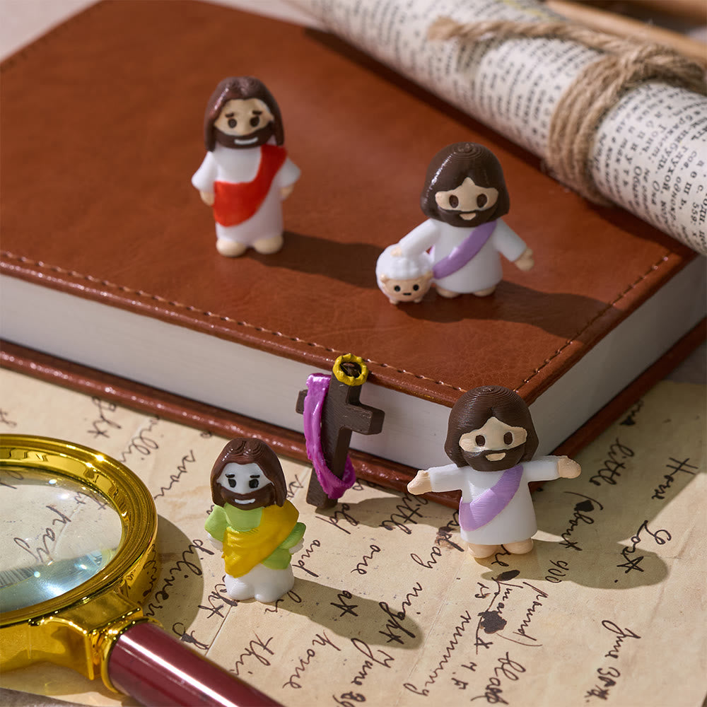 Christianartworkshop Mini statuetta in resina di Gesù con tunica colorata in stile chibi e croce: un caldo abbraccio sacro per la devozione quotidiana. - image 0