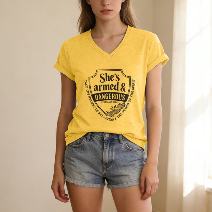 Christianartworkshop Maglietta casual con scollo a V "She's Armed & Dangerous" - image 9
