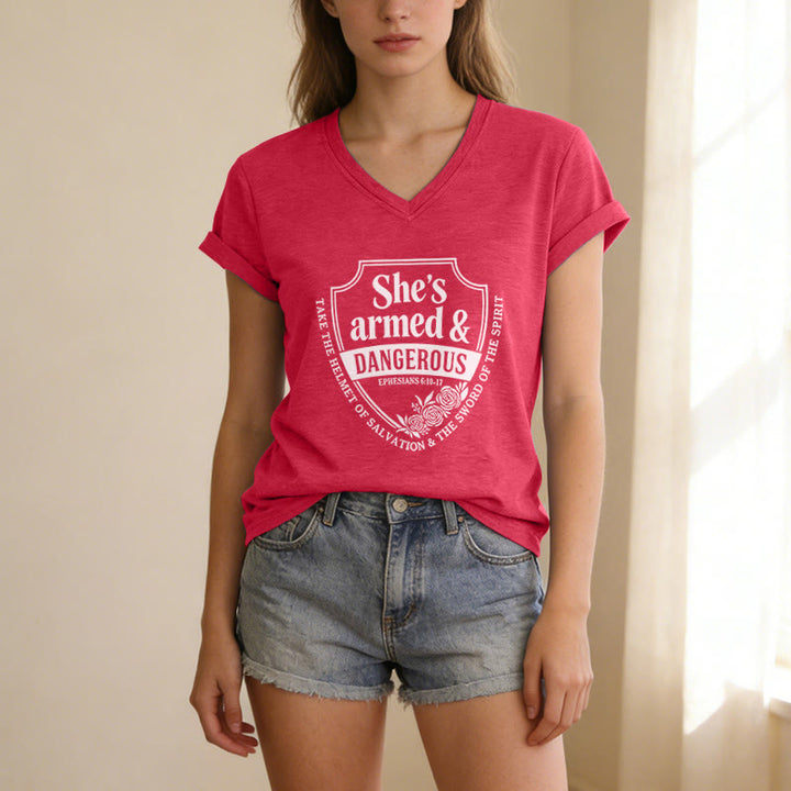 Christianartworkshop Maglietta casual con scollo a V "She's Armed & Dangerous" - image 23
