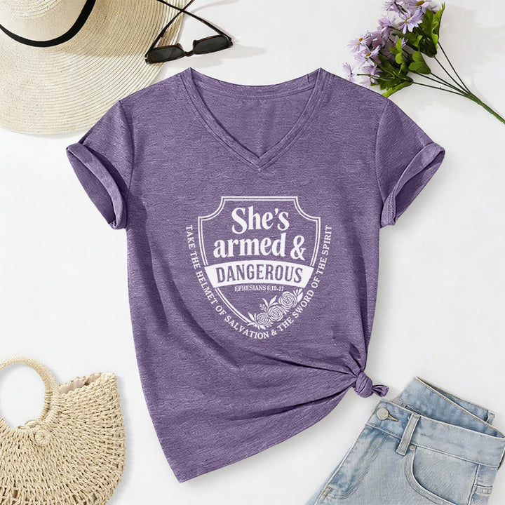 Christianartworkshop Maglietta casual con scollo a V "She's Armed & Dangerous" - Viola - 2XL - image 0