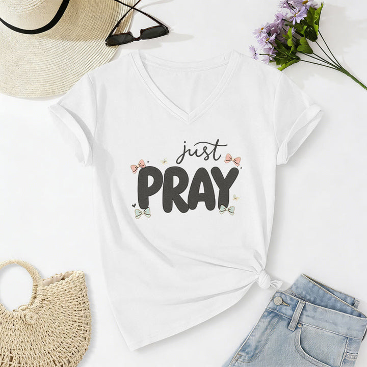 Christianartworkshop Maglietta casual con scollo a V Just PRAY - Bianco - 2XL - image 4