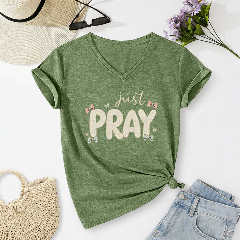 Christianartworkshop Maglietta casual con scollo a V Just PRAY - Verde oliva - 2XL - image 2