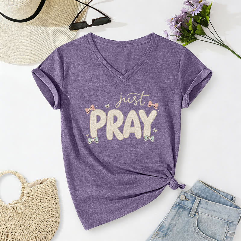 Christianartworkshop Maglietta casual con scollo a V Just PRAY - Viola - 2XL - image 18