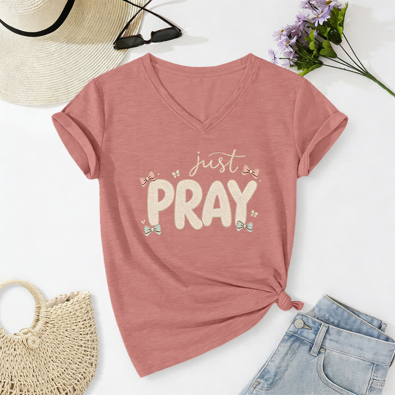 Christianartworkshop Maglietta casual con scollo a V Just PRAY - Rosa chiaro - 2XL - image 12