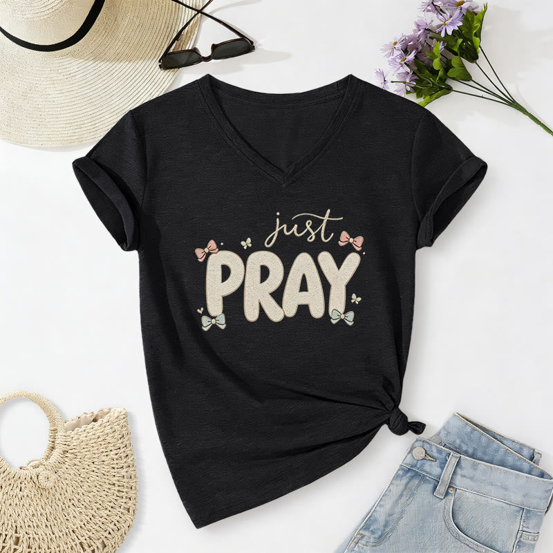 Christianartworkshop Maglietta casual con scollo a V Just PRAY - Nero - 2XL - image 14