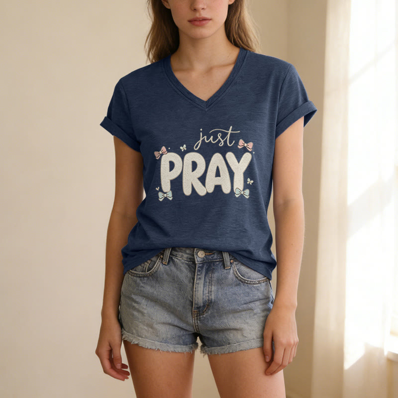 Christianartworkshop Maglietta casual con scollo a V Just PRAY - image 21