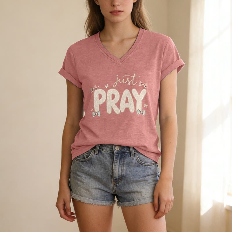 Christianartworkshop Maglietta casual con scollo a V Just PRAY - image 13