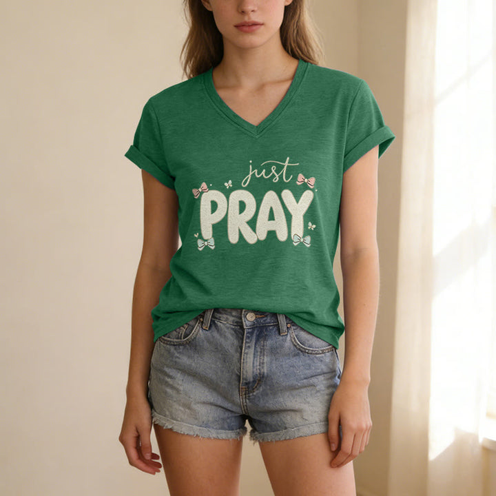 Christianartworkshop Maglietta casual con scollo a V Just PRAY - image 17