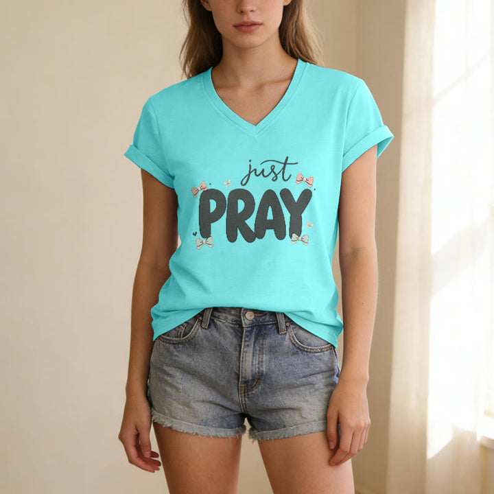Christianartworkshop Maglietta casual con scollo a V Just PRAY - image 11