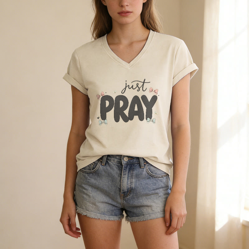 Christianartworkshop Maglietta casual con scollo a V Just PRAY - image 7