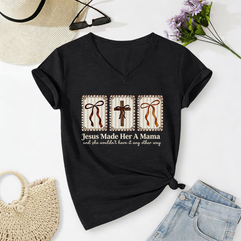 Christianartworkshop Maglietta casual con scollo a V "Jesus Made Her A Mama" - Nero - 2XL - image 12