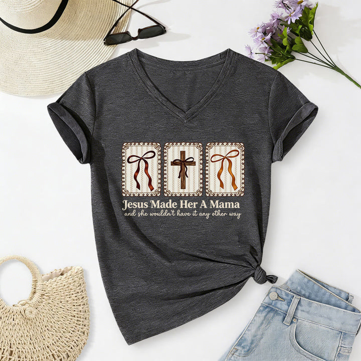 Christianartworkshop Maglietta casual con scollo a V "Jesus Made Her A Mama" - Grigio scuro - 2XL - image 20
