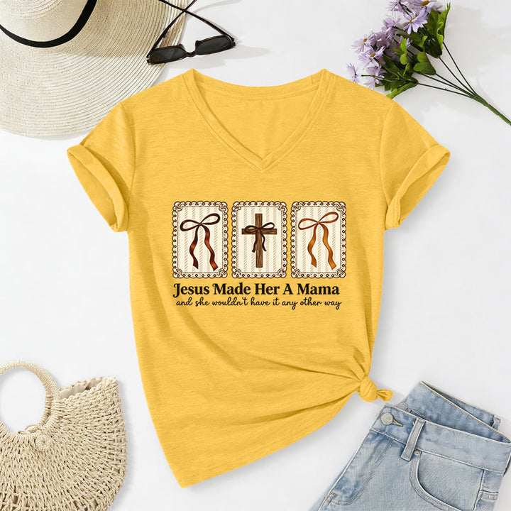 Christianartworkshop Maglietta casual con scollo a V "Jesus Made Her A Mama" - Giallo - 2XL - image 6
