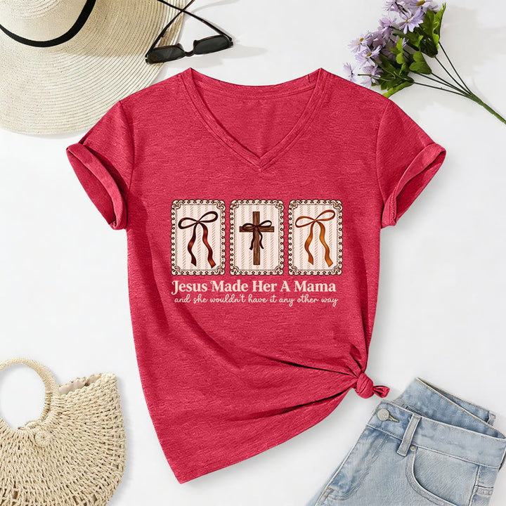 Christianartworkshop Maglietta casual con scollo a V "Jesus Made Her A Mama" - Rosso - 2XL - image 22