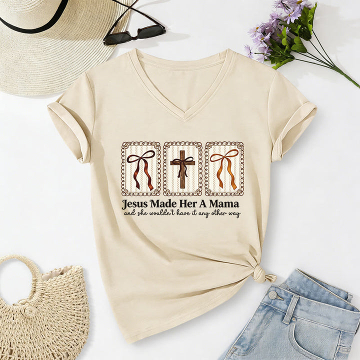 Christianartworkshop Maglietta casual con scollo a V "Jesus Made Her A Mama" - Beige - 2XL - image 4
