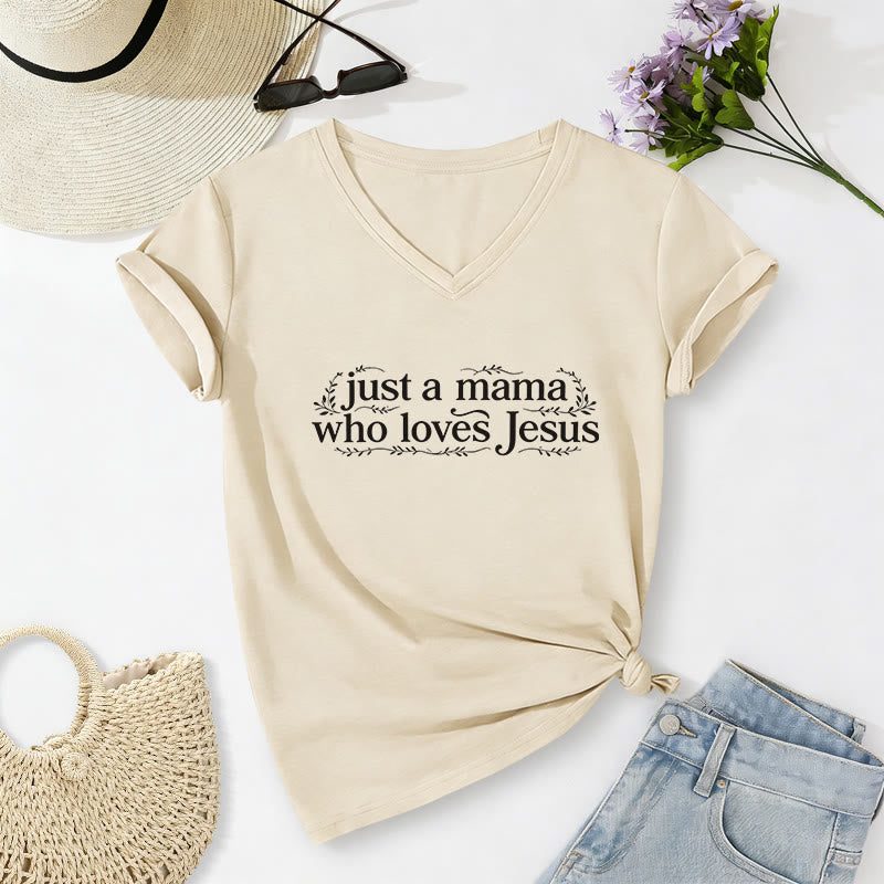Christianartworkshop Maglietta casual con scollo a V "Just A Mama Who Loves Jesus" - Beige - 2XL - image 6