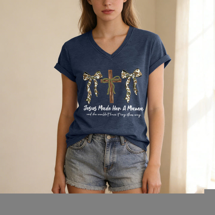 Christianartworkshop Gesù l'ha resa mamma e lei non vorrebbe che fosse diversamente. Maglietta casual con scollo a V. - image 19