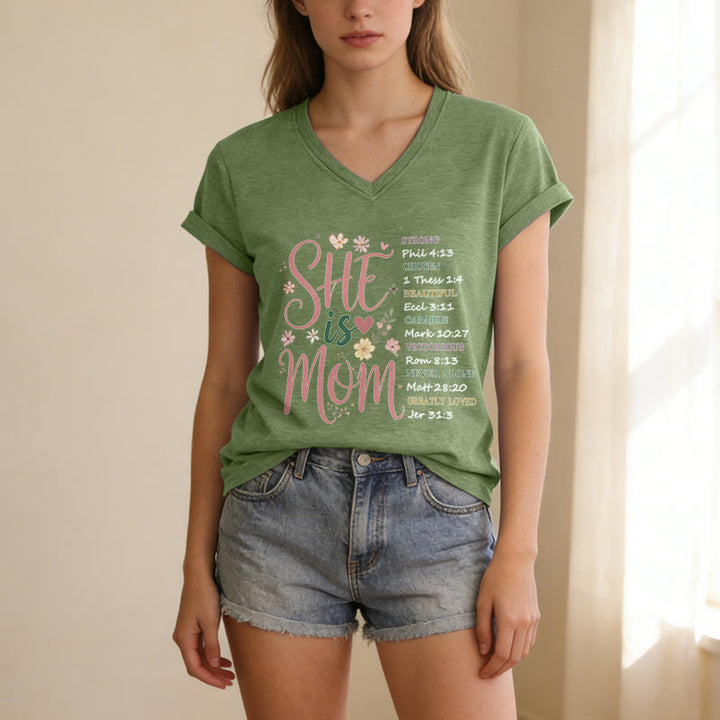 Christianartworkshop T-shirt casual con scollo a V "SHE Is MOM" - image 3