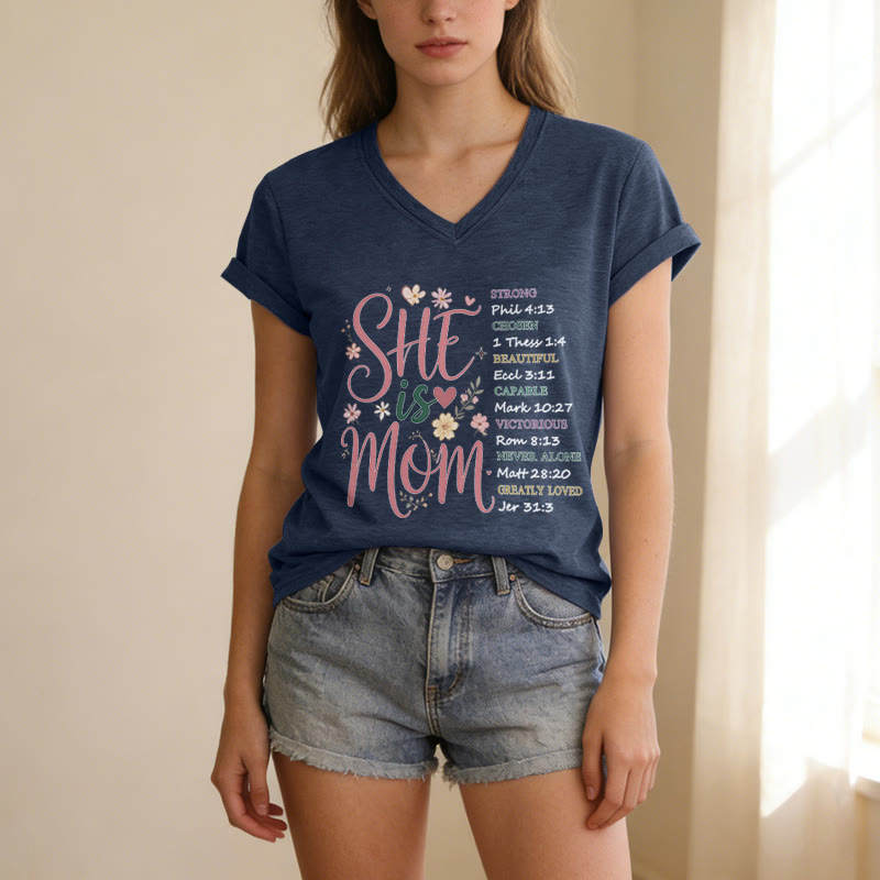 Christianartworkshop T-shirt casual con scollo a V "SHE Is MOM" - image 19