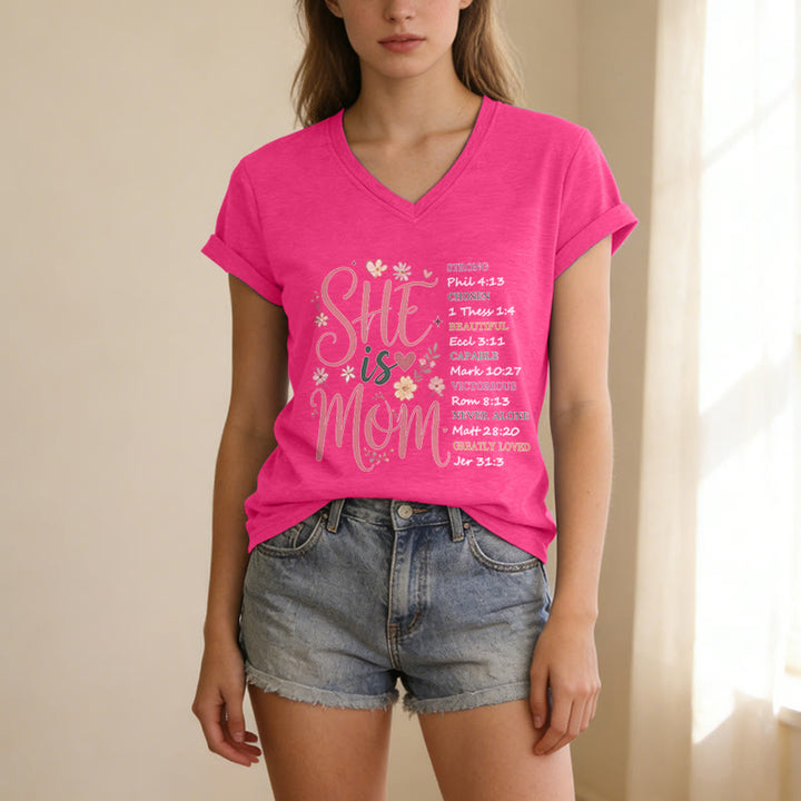 Christianartworkshop T-shirt casual con scollo a V "SHE Is MOM" - image 25