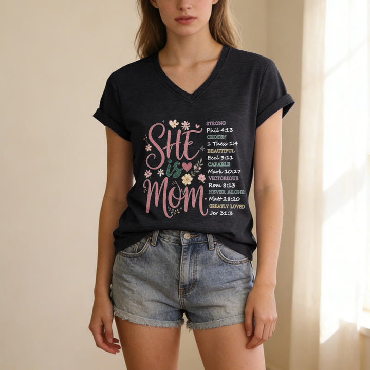 Christianartworkshop T-shirt casual con scollo a V "SHE Is MOM" - image 13
