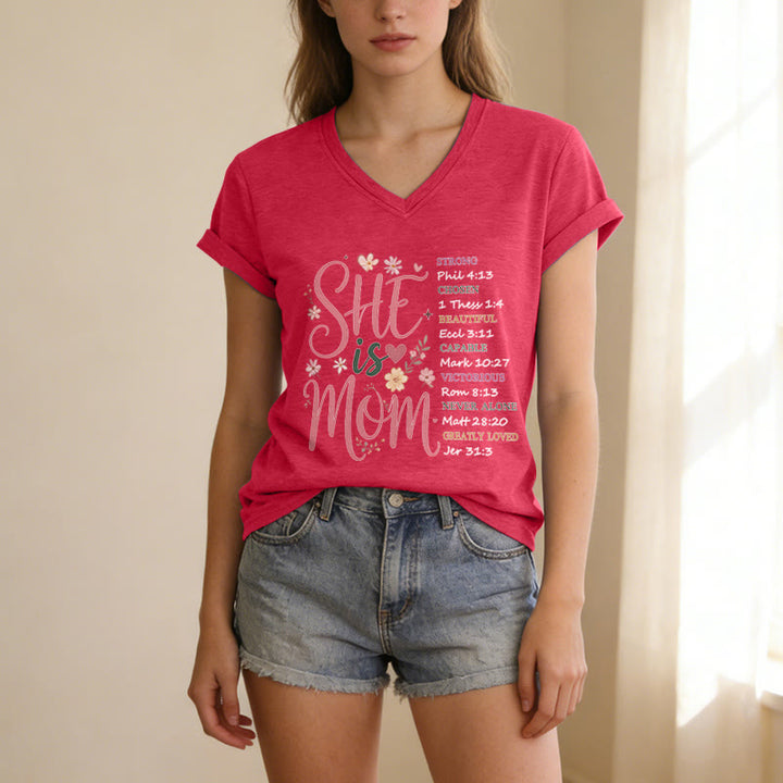 Christianartworkshop T-shirt casual con scollo a V "SHE Is MOM" - image 23