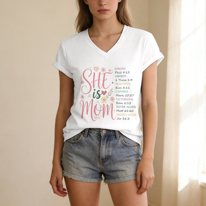 Christianartworkshop T-shirt casual con scollo a V "SHE Is MOM" - image 5