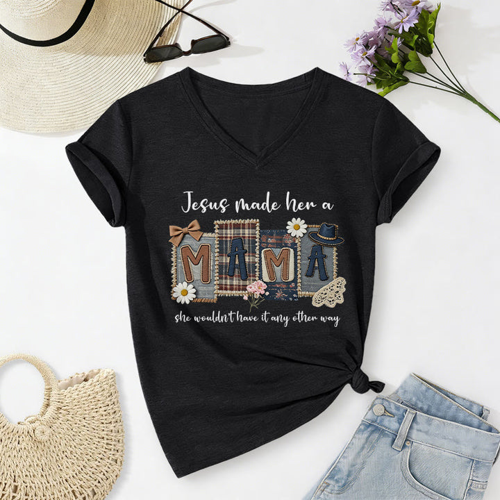 Christianartworkshop T-shirt casual con scollo a V e grafica "Jesus Made Her A Mama" - Nero - 2XL - image 14
