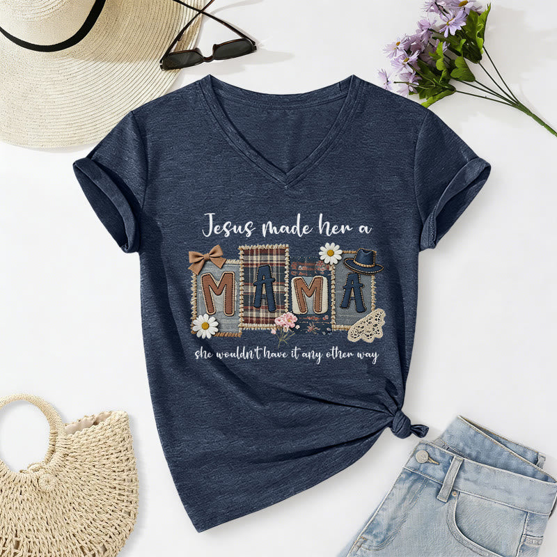 Christianartworkshop T-shirt casual con scollo a V e grafica "Jesus Made Her A Mama" - Blu navy - 2XL - image 0