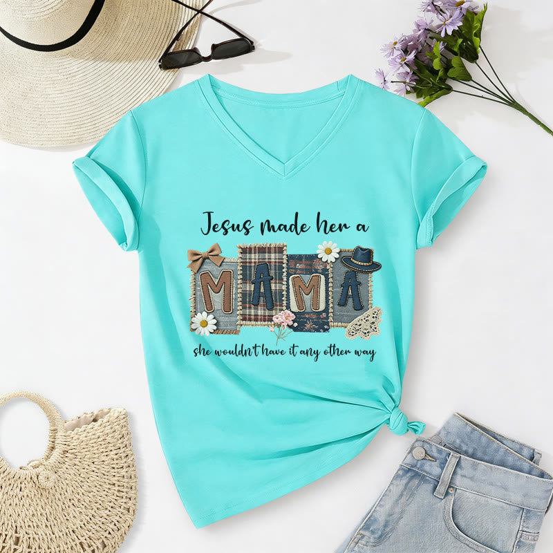 Christianartworkshop T-shirt casual con scollo a V e grafica "Jesus Made Her A Mama" - Blu celeste - 2XL - image 10