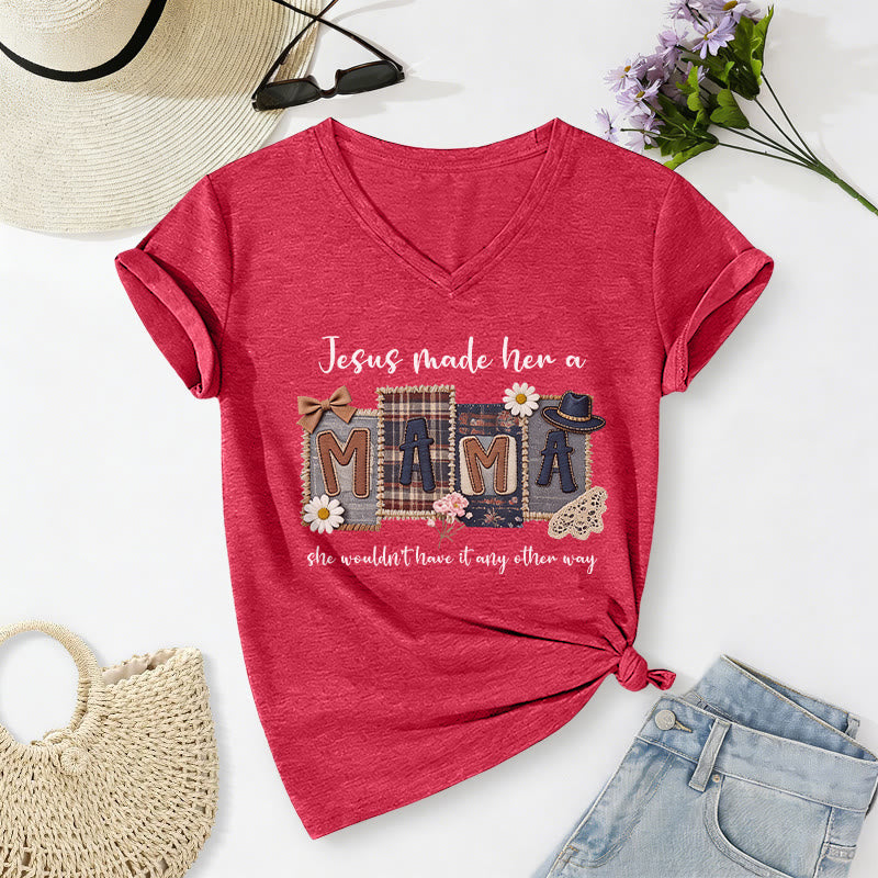 Christianartworkshop T-shirt casual con scollo a V e grafica "Jesus Made Her A Mama" - Rosso - 2XL - image 22