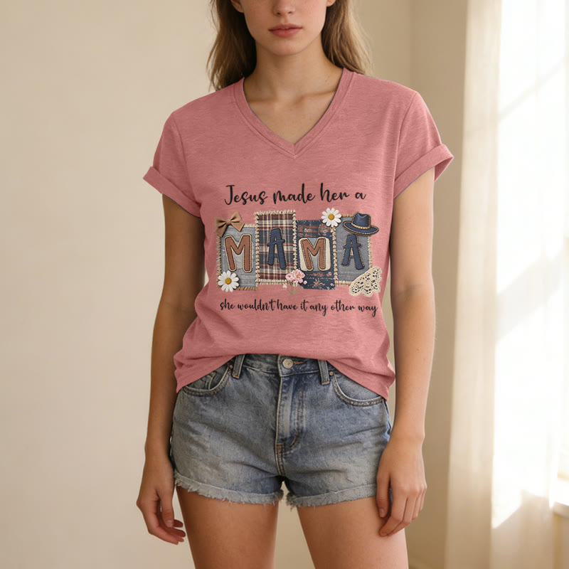 Christianartworkshop T-shirt casual con scollo a V e grafica "Jesus Made Her A Mama" - image 13