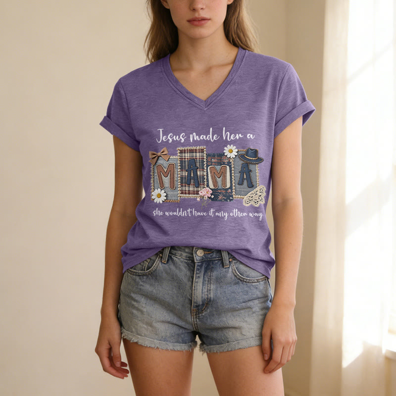 Christianartworkshop T-shirt casual con scollo a V e grafica "Jesus Made Her A Mama" - image 19