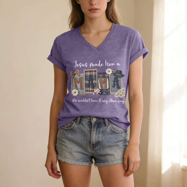 Christianartworkshop T-shirt casual con scollo a V e grafica "Jesus Made Her A Mama" - image 19