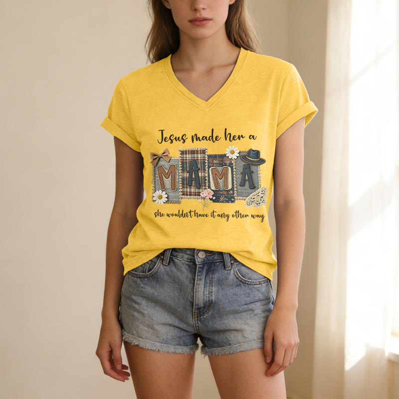 Christianartworkshop T-shirt casual con scollo a V e grafica "Jesus Made Her A Mama" - image 9