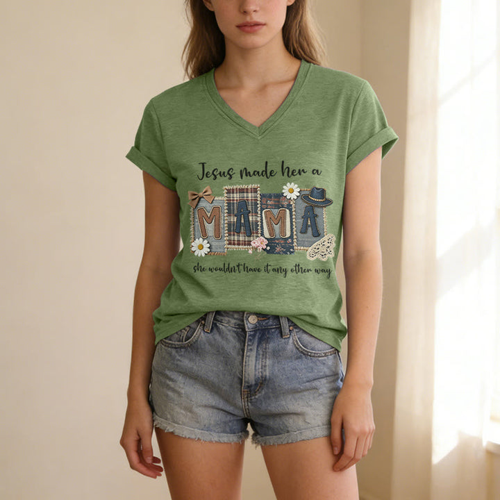 Christianartworkshop T-shirt casual con scollo a V e grafica "Jesus Made Her A Mama" - image 3