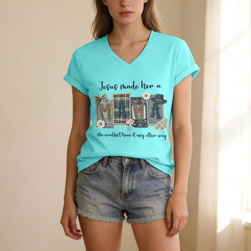 Christianartworkshop T-shirt casual con scollo a V e grafica "Jesus Made Her A Mama" - image 11
