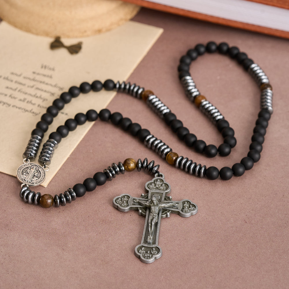 Christianartworkshop Rosario in vetro nero e occhio di tigre con medaglia di San Benedetto e croce in latta vintage. - image 1
