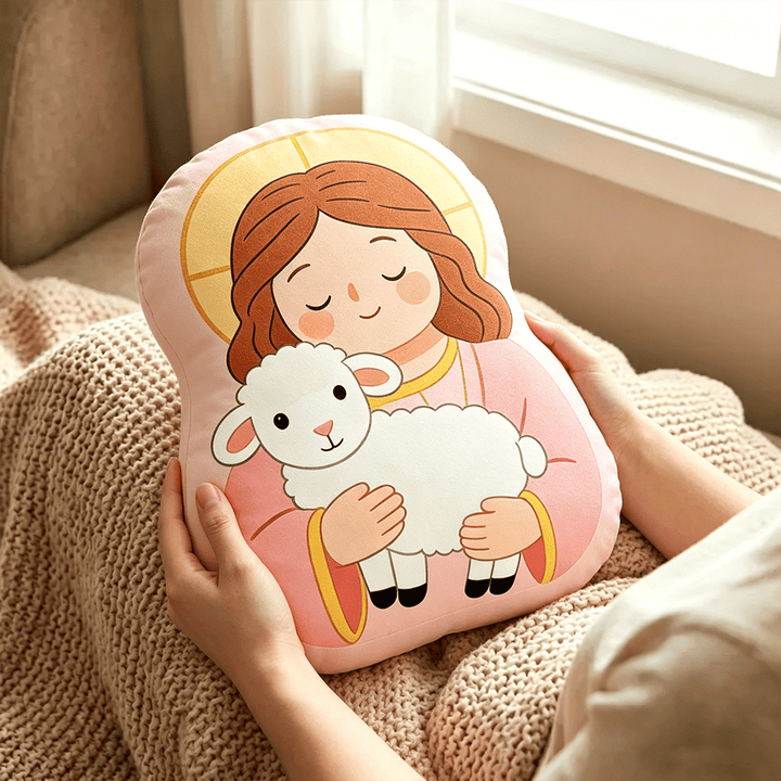 Christianartworkshop Cuscino a forma di Madonna con Agnello di Halo: Emblema di tenera cura materna e dolce benedizione. - image 3