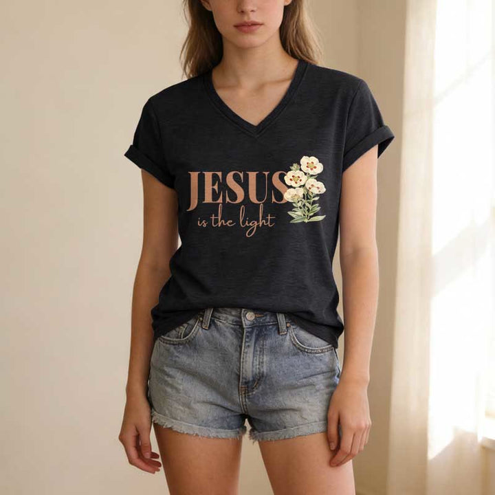 Christianartworkshop T-shirt casual con scollo a V e stampa floreale "Jesus Is The Light" - image 15
