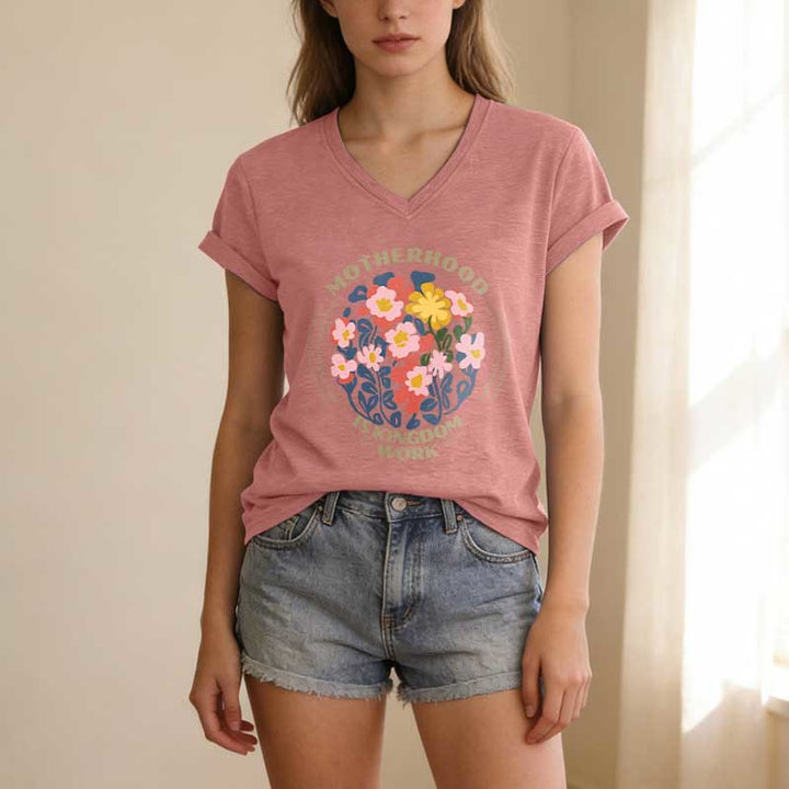 Christianartworkshop T-shirt casual con scollo a V "Boho Floral Motherhood Is Kingdom" per lavoro e maternità. - image 13
