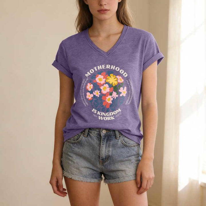 Christianartworkshop T-shirt casual con scollo a V "Boho Floral Motherhood Is Kingdom" per lavoro e maternità. - image 17