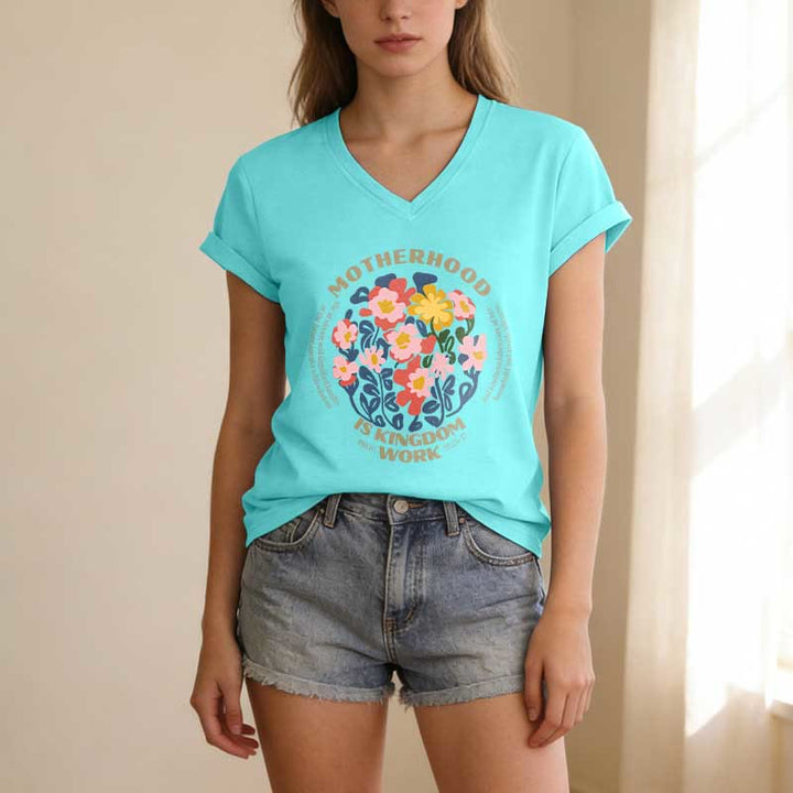 Christianartworkshop T-shirt casual con scollo a V "Boho Floral Motherhood Is Kingdom" per lavoro e maternità. - image 11