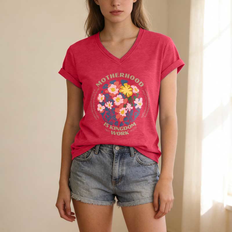 Christianartworkshop T-shirt casual con scollo a V "Boho Floral Motherhood Is Kingdom" per lavoro e maternità. - image 23